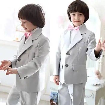 Yeni Gümüş Gri Gri çocuğun resmi giysi çocuğun Düğün Takımları İki Düğme Elbise Takım Elbise Erkek (Ceket + Pantolon + papyon)